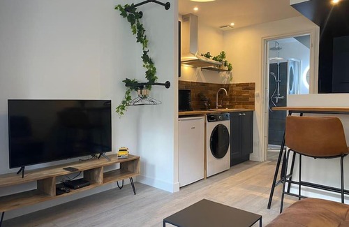 Eyrans Apartment | Le Studio bleu à 10 min de Blaye - climatisé