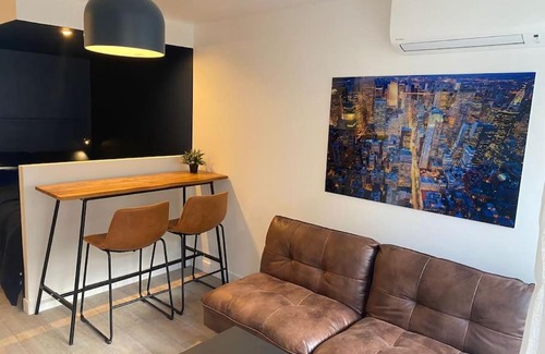 Eyrans Apartment | Le Studio bleu à 10 min de Blaye - climatisé