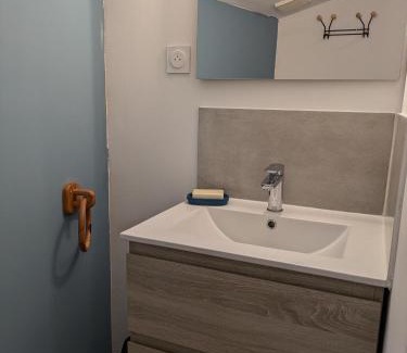 Oradour-Saint-Genest Apartment | Le studio du Sabotier