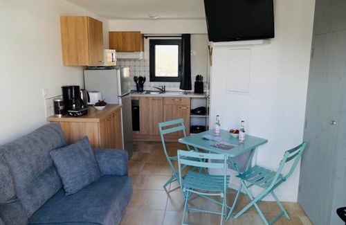 La Cotiniere Apartment | LE STUDIO, Gîte 3. Clos des Aigrettes, 30m from La Cotiniere Port