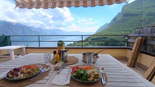 Fonteno House | Le Terrazze - 2 rooms flat with a pool and a terrace with a stunning lake view