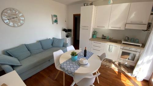 Fonteno House | Le Terrazze - 2 rooms flat with a pool and a terrace with a stunning lake view