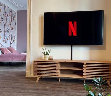 Zentrum-Nordwest Apartment | LE Vacation Arena Apartment, Küche, Parkplatz, Netflix, Free TV