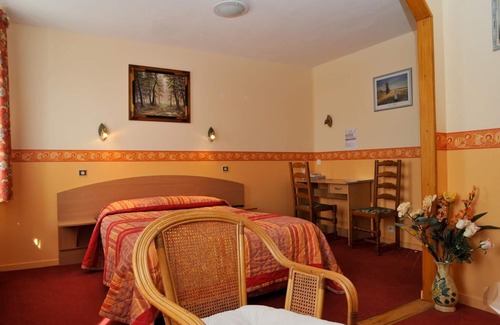 Launois-sur-Vence Hotel | Le Val de Vence