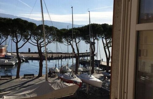 Bogliaco Apartment | Le Vele, Theater Home - in the centre of Bogliaco with marvellous lake view