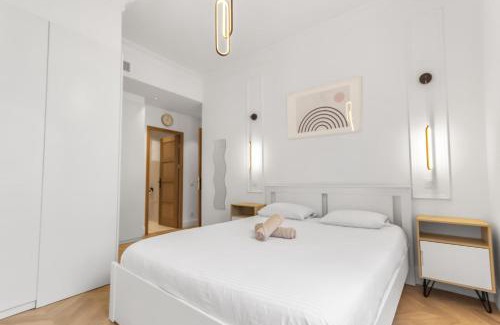 Antibes Old Town Apartment | Le Versailles - Hypercentre - Luxurious - Spacious - AC