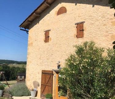 Le Buisson-de-Cadouin House | « Le Vieux Hangar » gîte à la ferme