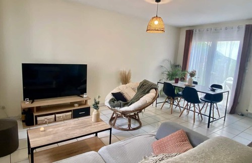 Poitiers House | Le Voltaire: a cozy and bright little house