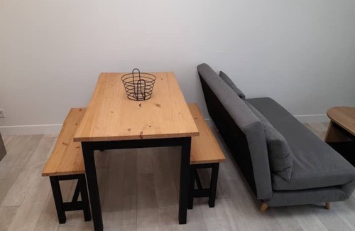Tinqueux Apartment | LE Wanda Jaune