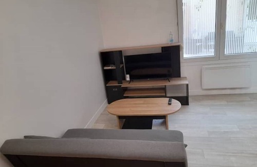 Tinqueux Apartment | LE Wanda Jaune