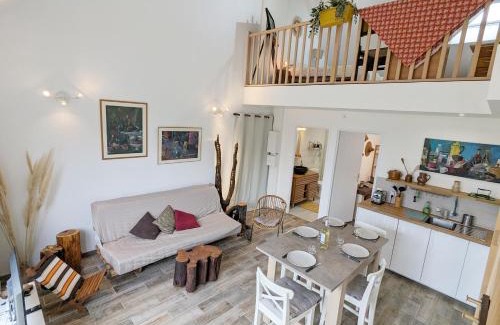 Acheres-la-Foret Ski Chalet | Le Woody Lodge, Large cottage with wooden deck and chalet with garden view next to Fontainebleau Forest