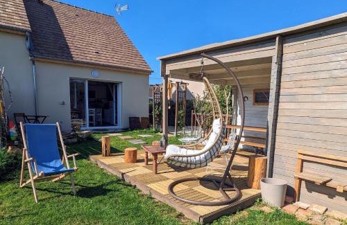 Acheres-la-Foret Ski Chalet | Le Woody Lodge, Large cottage with wooden deck and chalet with garden view next to Fontainebleau Forest