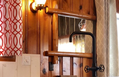 Val David Cabin | Le Zurich, cute vintage cottage in Village Suisse resort, heart of Val-David