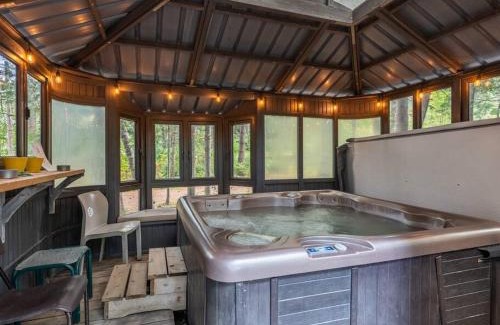Sainte-Lucie-des-Laurentides House | Le1603 - Le Petit Caribou - Chalet spa et plage
