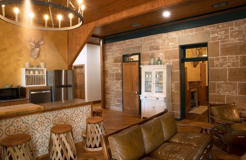 Mason Apartment | Lea Lou Lodge #5 on Broad St.
