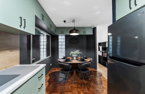 Kensington Apartment | Leafy central stylish apartment in great location.
