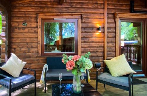 Kenwick House | Leafy Hollow Lodge