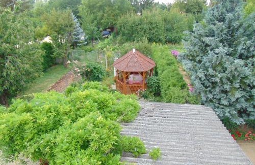 Sarvar Apartment | Leander Apartman