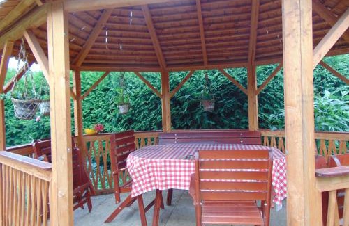 Sarvar Apartment | Leander Apartman
