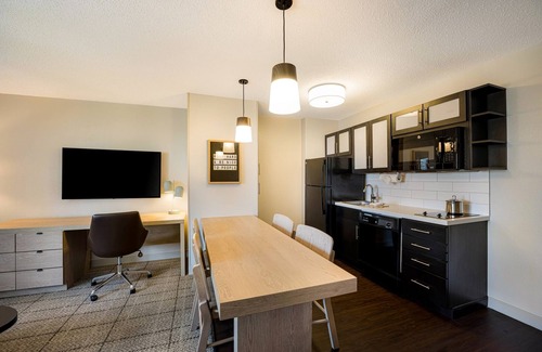 Exchange Place North Resort | Learn at Ellis Island Museum! Sophisticated Suite! Parking Available!