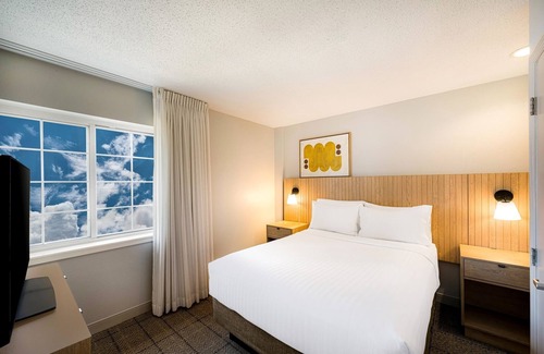 Exchange Place North Resort | Learn at Ellis Island Museum! Sophisticated Suite! Parking Available!