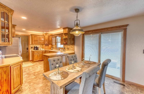 Yankton House | Leather&Spruce - Luxury Lake area fun funky home with amenities. Great for 2-18!