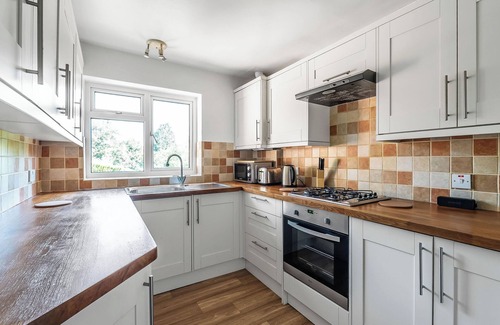 Fetcham Other | Leatherhead Surrey Maisonette 2 Bedrooms.