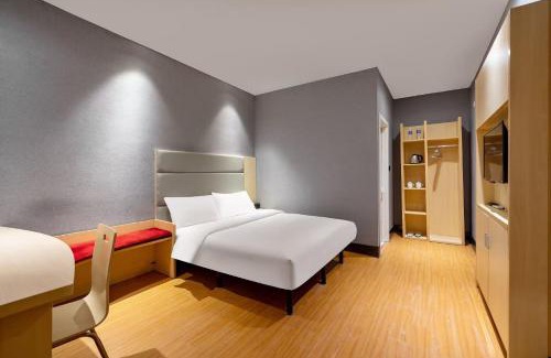 Changning Hotel | Lechao Select Hotel Tianshan Road Weining Road Subway Station Branch