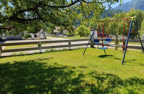 Pinswang Apartment | LECHUFER, 80m2, Haushälfte mit privatem Eingang, Kaminofen, Terrasse, Garten
