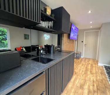 Horsforth Apartment | Leeds Airport & Trinity Uni Guest House