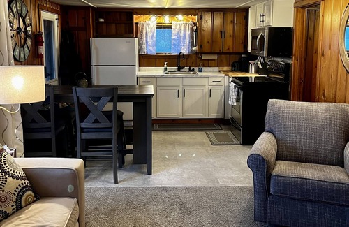 Maple City Cabin | Leelanau County Hidden Gem on Little Traverse Lake