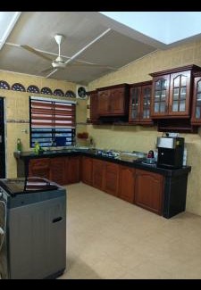 Seri Kembangan House | Leeza Homestay