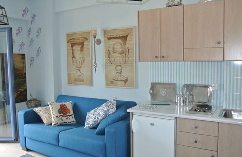 Ellomenos Apartment | Lefkada Nydri Geni. Well-equipped two-room apartment sleeps 4 p.t