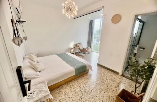 Pudong House | Left Bank La Vie Pool Resort