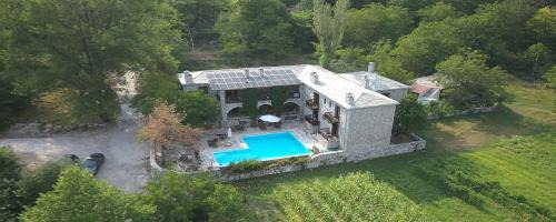 Central Tzoumerka House | Lefteri's & Loukia's Guesthouse in Tzoumerka with Pool