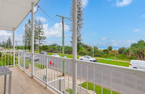 Bilinga Apartment | Legacy 3 - Bilinga/North Kirra Beachfront - Min. 3 Night Stays!