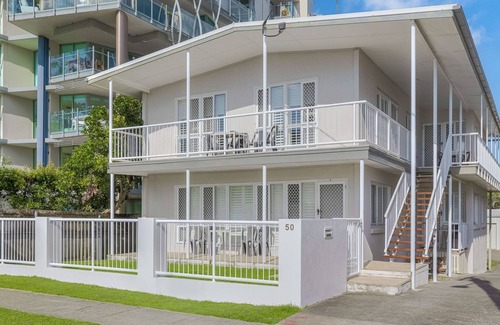 Bilinga Apartment | Legacy 3 - Bilinga/North Kirra Beachfront - Min. 3 Night Stays!