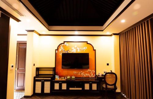 Luong Son Resort | Legacy Hill Resort & Villas