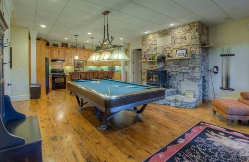 Ellijay Cabin | Legend- with a creek and 100 acres to enjoy in North Georgia