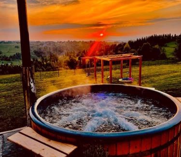 Bukowina Tatrzanska Ski Chalet | Legenda Lasu - drewniany domek w górach z jacuzzi, przy stoku narciarskim Kotelnica, Białka Tatrzańska, w pobliżu Term Bania