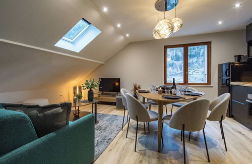Saint-Michel-de-Maurienne Apartment | ☆ Legendary ski & cycling – 4 to 6 guest getaway