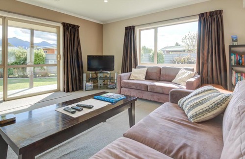 Manapouri House | Leigh Cottage Manapouri