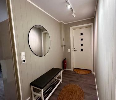 Kvaløysletta Apartment | Leilighet med 1 soverom i Tromsø/Kvaløysletta med flott beliggenhet og god utsikt. Kort vei til flyplass.