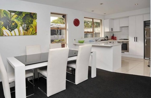 Merivale Apartment | Leinster Villa: Spacious three bedroom apartment