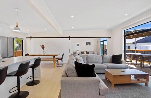 Waihi Beach House | Leisure on Leo