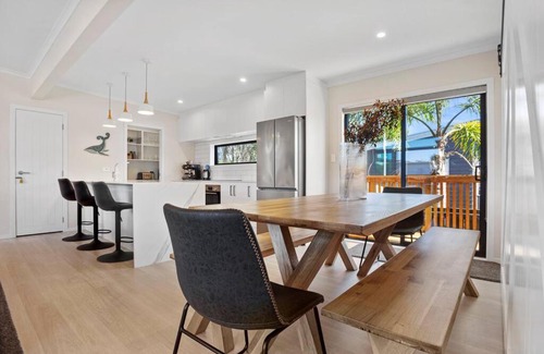 Waihi Beach House | Leisure on Leo
