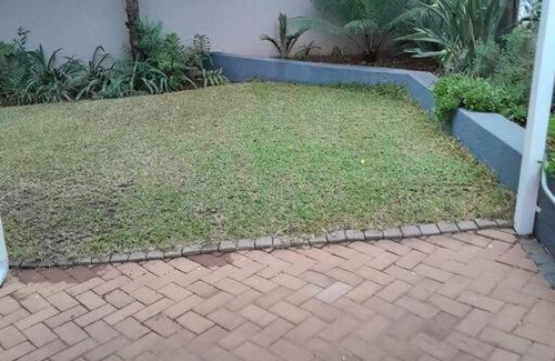 Faerie Glen Apartment | Lelapa La Baphogole, self Catering 3 bedroom home