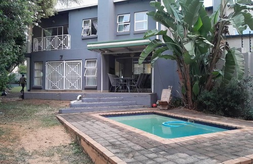 Faerie Glen Apartment | Lelapa La Baphogole, self Catering 3 bedroom home