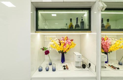 Gurugram Apartment | LeModCasa Pearl house, Smart luxurious comfort