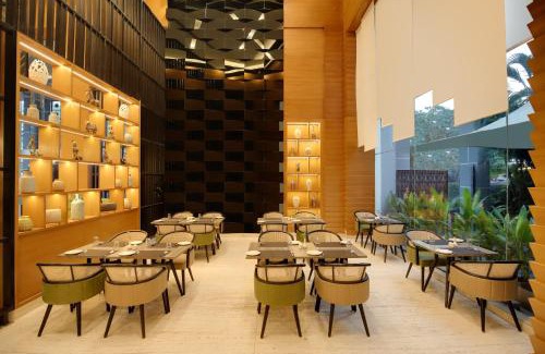 Vashi Hotel | Lemon Tree Premier, Navi Mumbai
